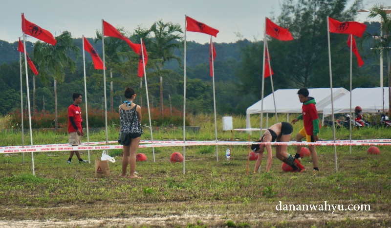 Ketika lelah otot dan semangat tak kompak atlet ini terjungkal 