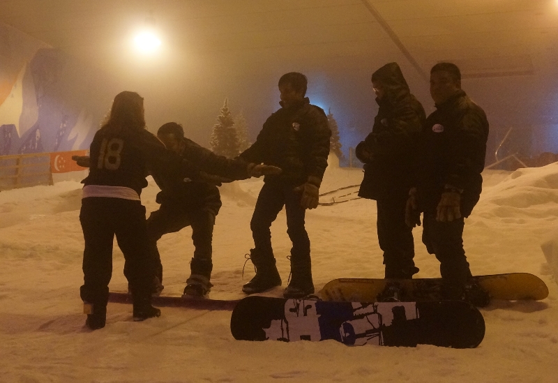 Program latihan Snow Academy di City Snow Singapura 