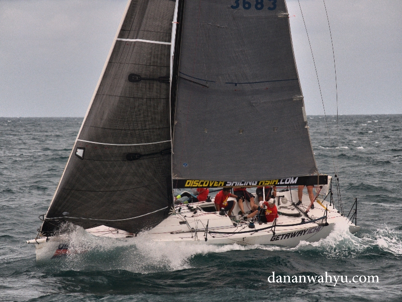 sang jawara Discovery Sailing Asia memimpirn pertandingan