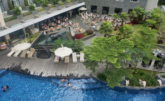 Pemandangan dari teras di lantai 5 