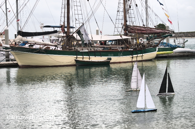 serunya susul menyusul di pertandingan RC sailboat