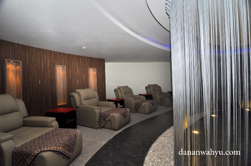 sofa pijat refleksi terasa nyaman 