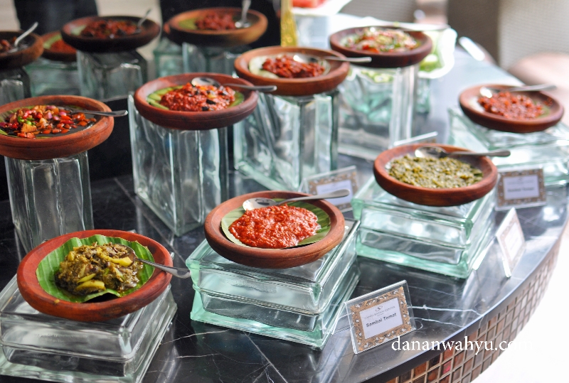 Beragam sambal yang akan membuat lidah goyang ganjen