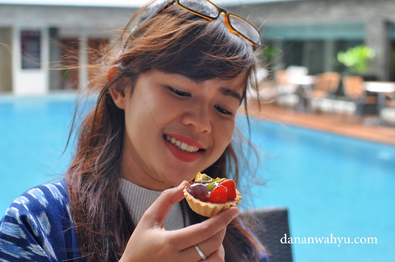 Pilihan itu jatuh pada pie buah 