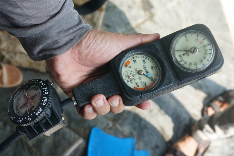 Pressure gauge yang akan menunjukan tekanan tabung 