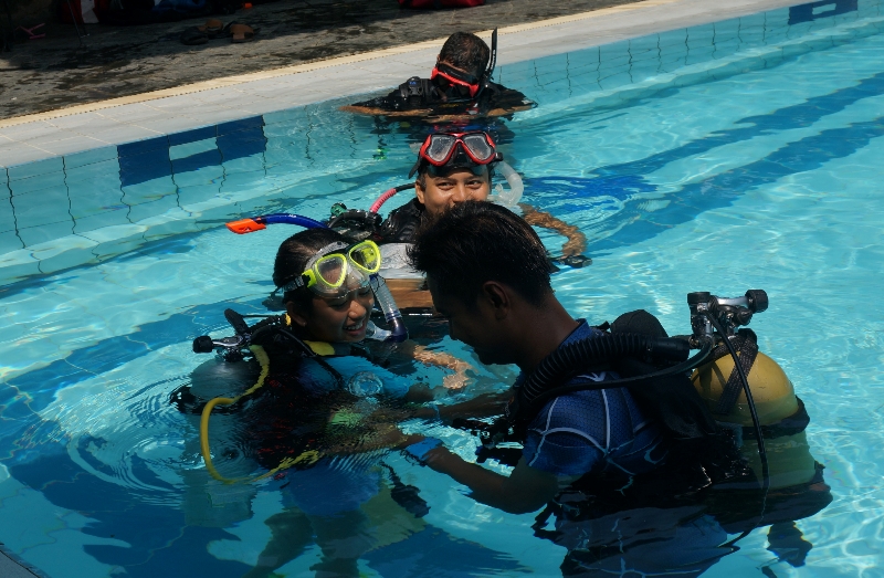 Saatnya masuk ke dalam air dan mencoba peralatan 