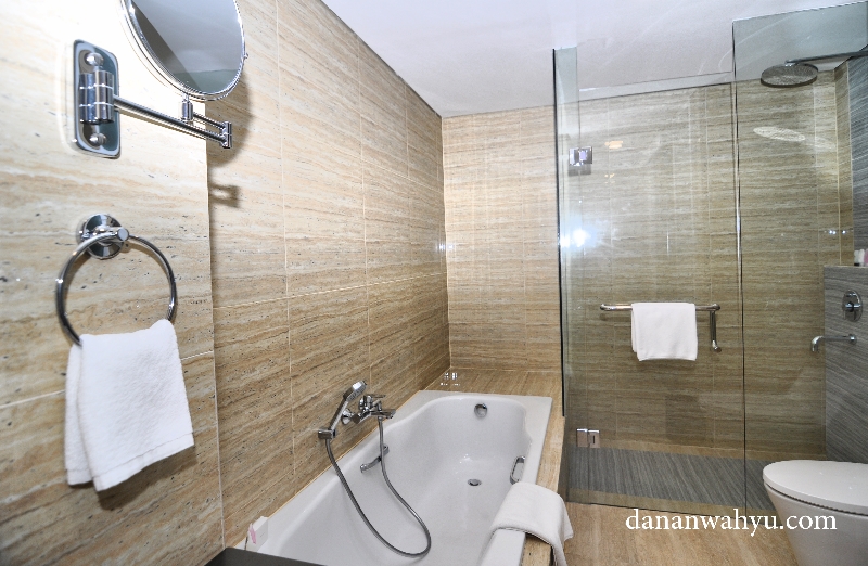 bahtub di Executive Room Hotel Best Western Panbil batam 