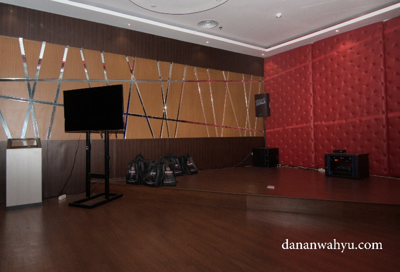 panggung mini di Sing Sing So Karaoke & KTV 