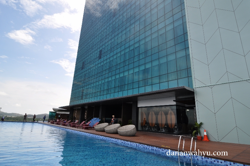 infinity pool Best Western Premier Pambil Batam
