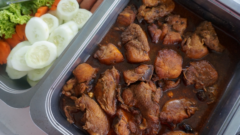 ayam kecap salah satu menu makan siang yang menggoda