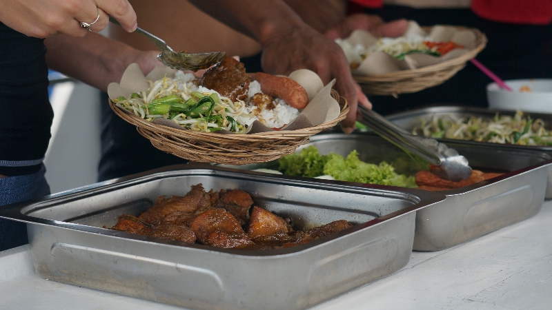 mari makan siang di perairan pulau Petong