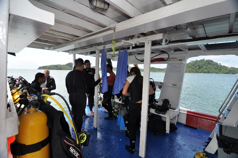 persiapan sebelum menyelam di perairan pulau petong