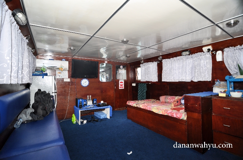 ruang karaoke di dalam kapal
