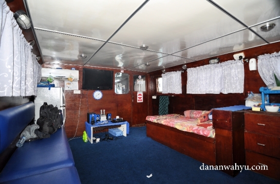 ruang karaoke di dalam kapal 