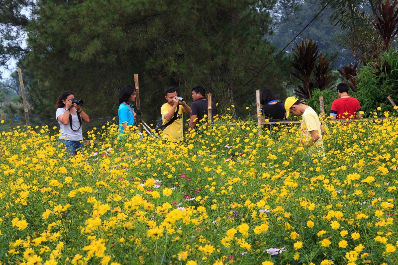 Kakak Blogger Bunga Nusantara (KBBN) lagi asik berfoto
