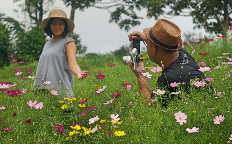 Fotografer juga harus bisa berpose lho