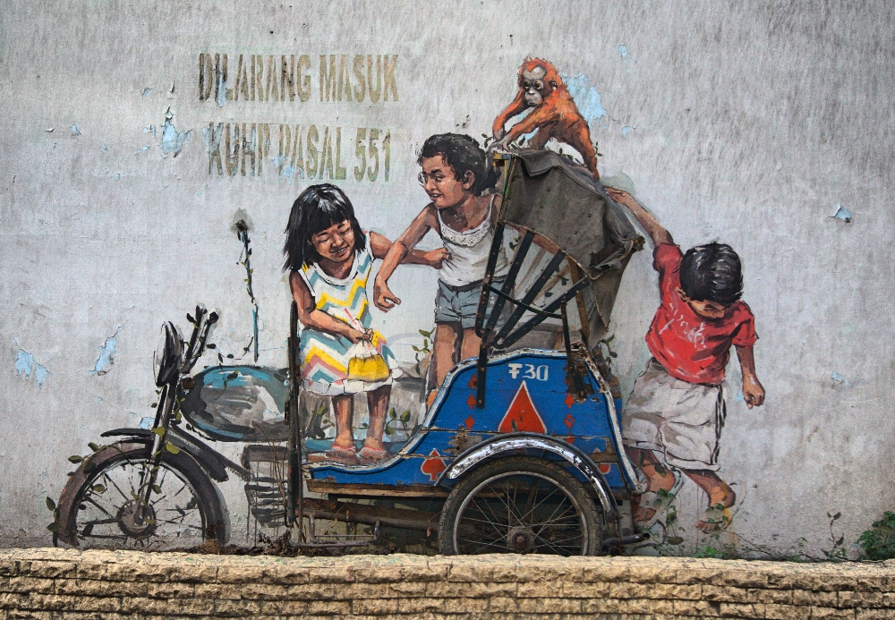 Mural pertama kota Medan, naik bentor bareng orang utan