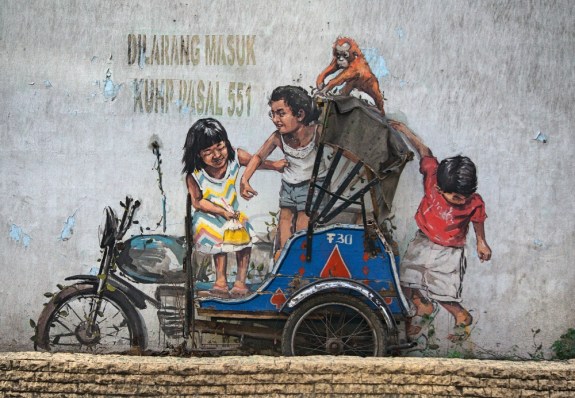 Mural pertama kota Medan, naik bentor bareng orang utan 