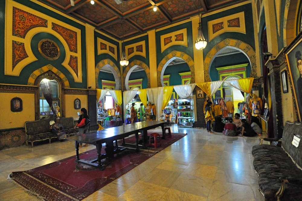 Mewahnya interior istana Maimun