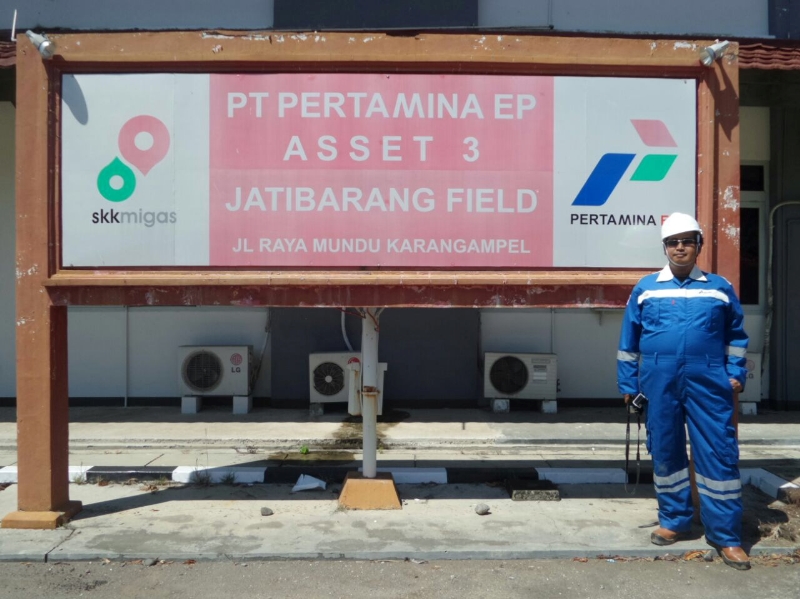 Mandor bersiap sebelum masuk ke lapangan 