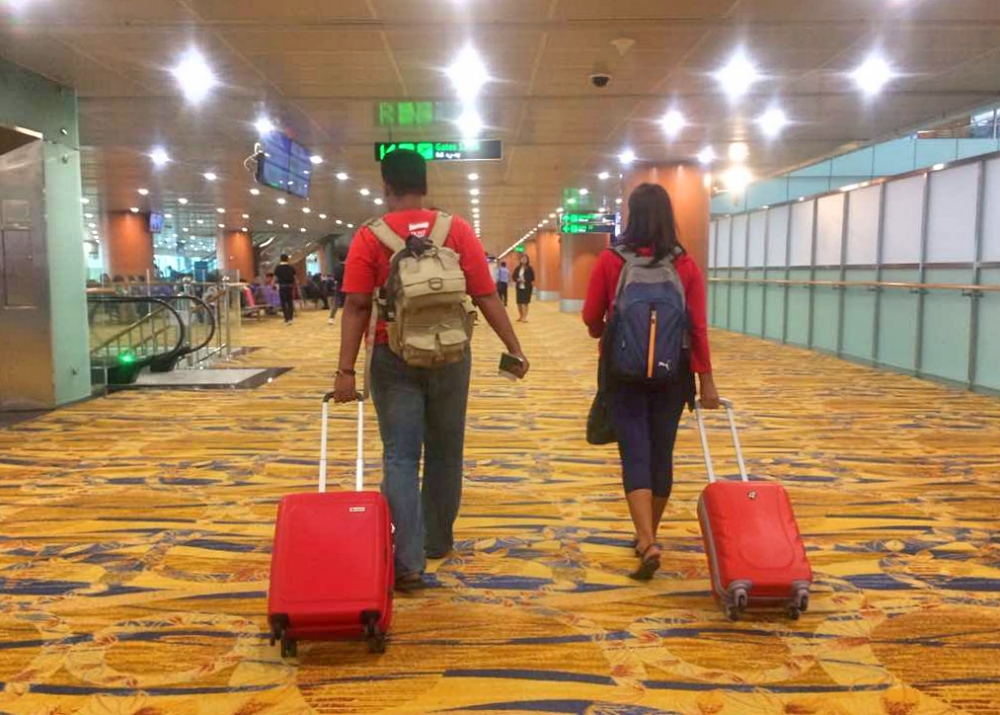 Kesibukan pekerjaan dan terbatasnya waktu membuat saya menjadi traveller penjinjing koper