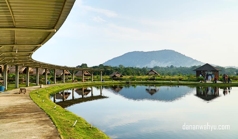 Pemandangan gunung Bintan di Poyotomo 