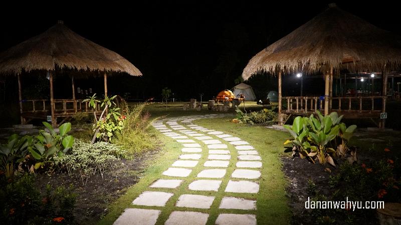 Indahnya malam di poyotomo dengan penerangan yang cukup 