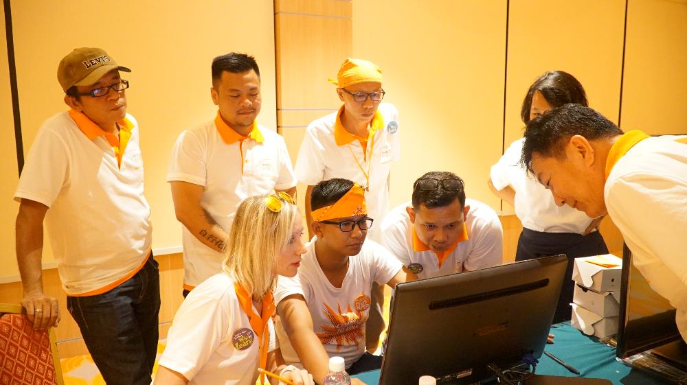 Mari perhatikan foto-foto terbaik lebih seksama.