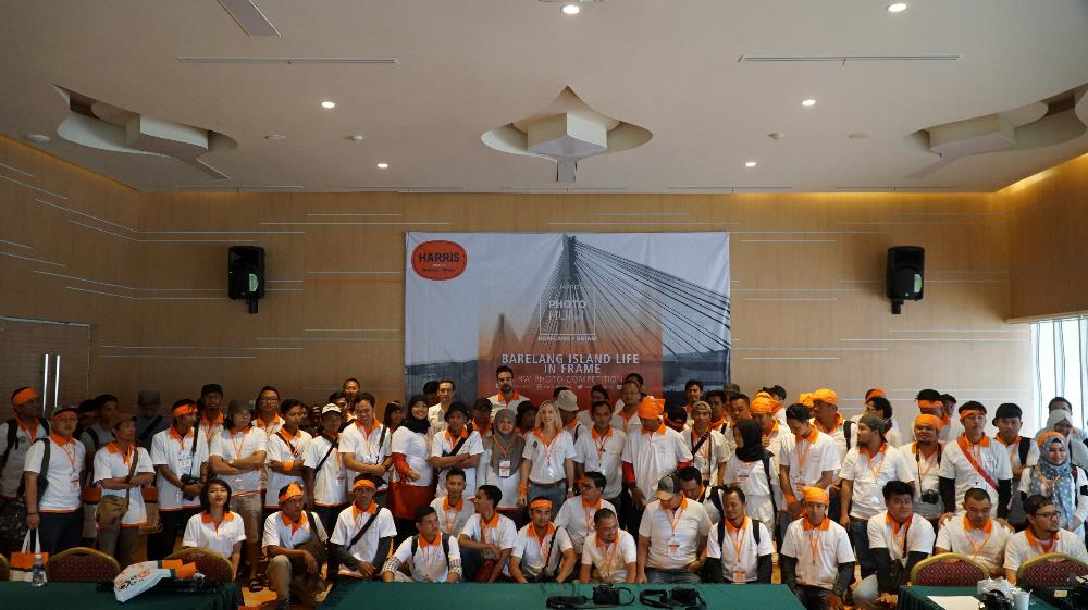 Foto bersama peserta HARRIS Photo Hunt Barelang Batam