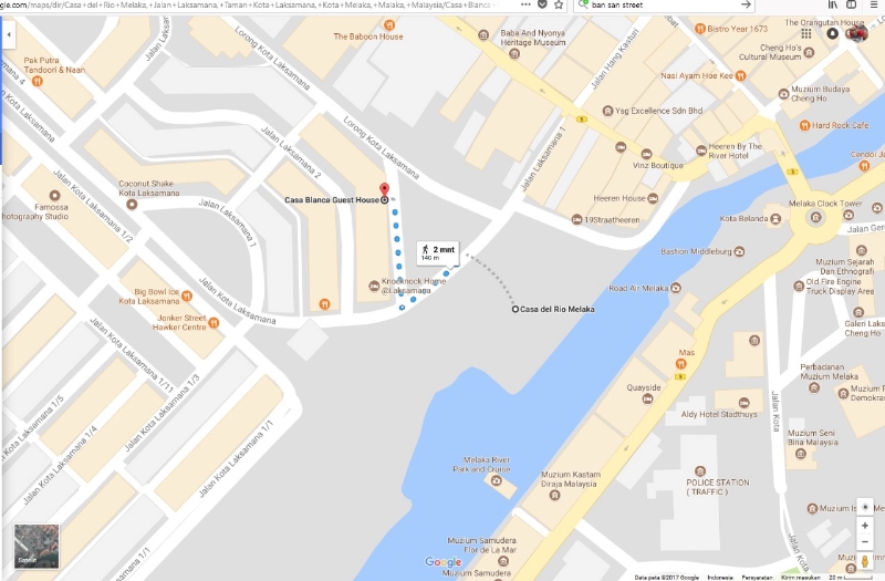 Hostel kami tak jauh dari sungai Melaka