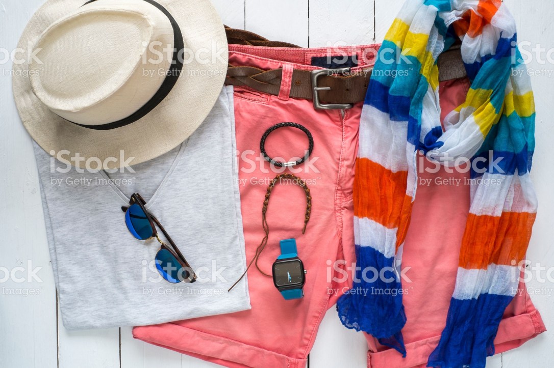 Asesories selain fungsi juga membuat gaya jalan lebih maksimal (www.istock.com).