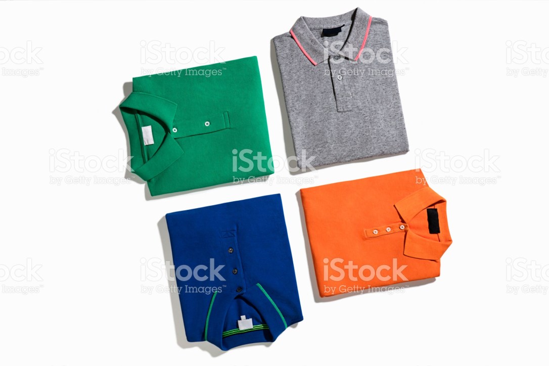 Kaos warna-warni untuk traveling agar dikamera terlihat keren (www.istock.com).