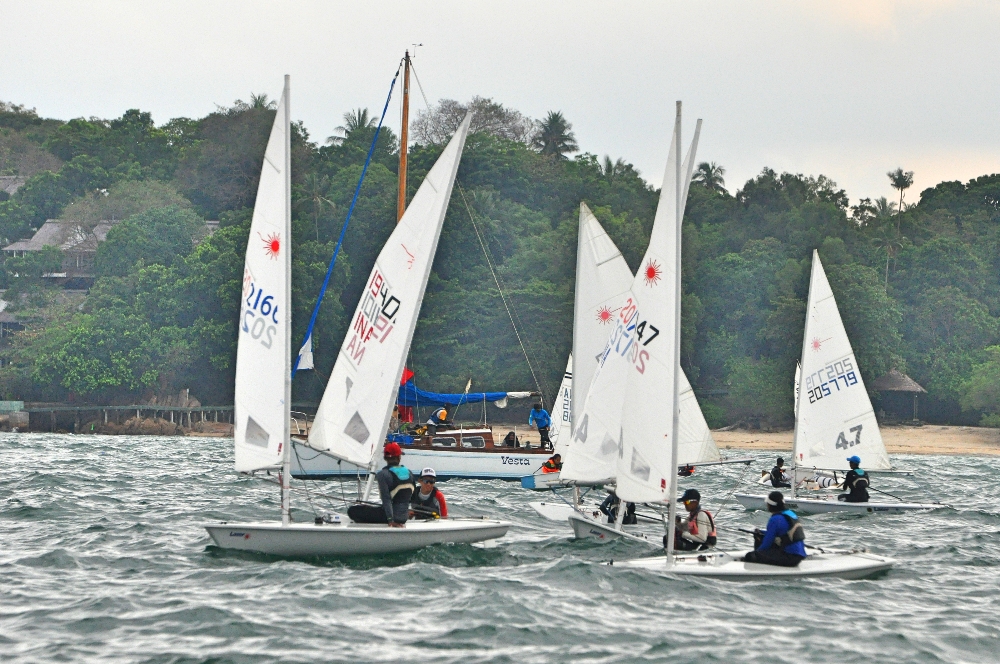 Pertandingan laser di sisi pantai nongsa, Batam. 