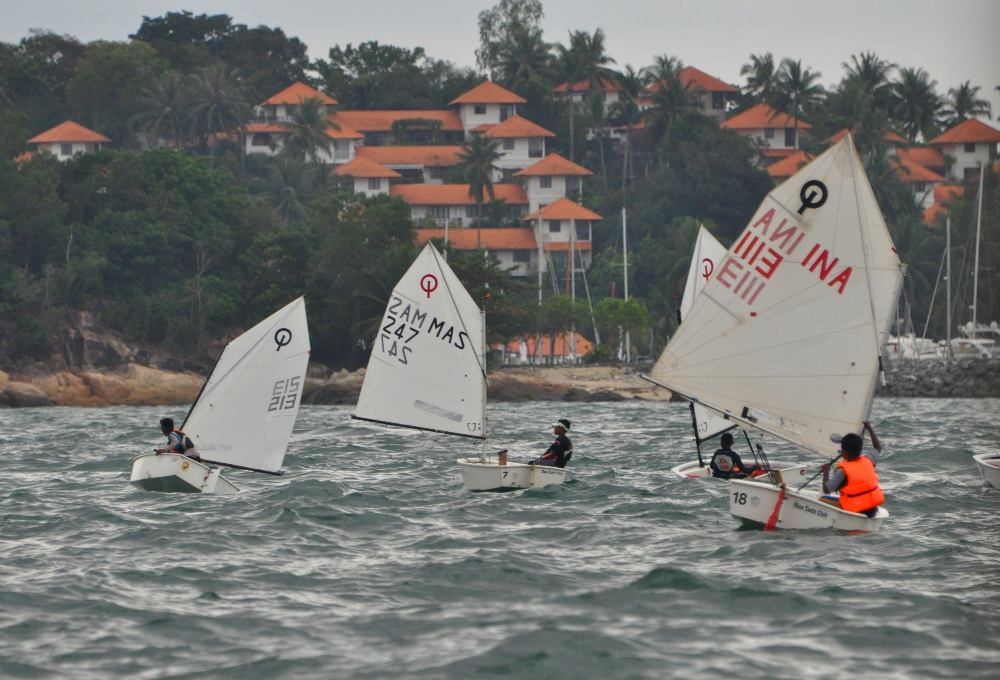 Pertandingan optimus dengan pemandangan Nongsa Point Marina Resort.