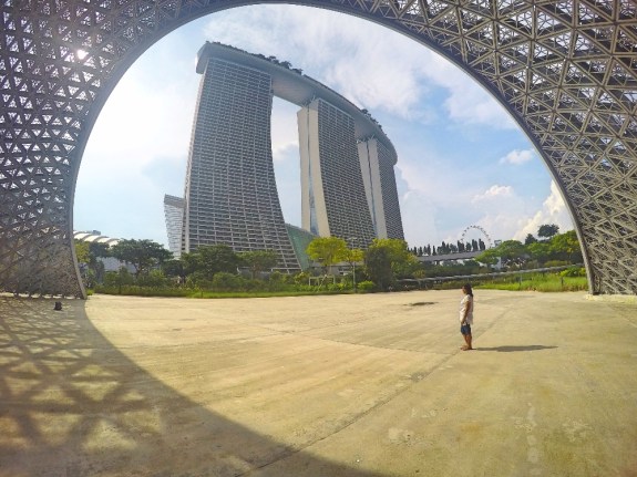 Selain banyak spot wisata gratis, bisa lho jalan-jalan ke Singapur dengan bujet minim nyaris gratis.