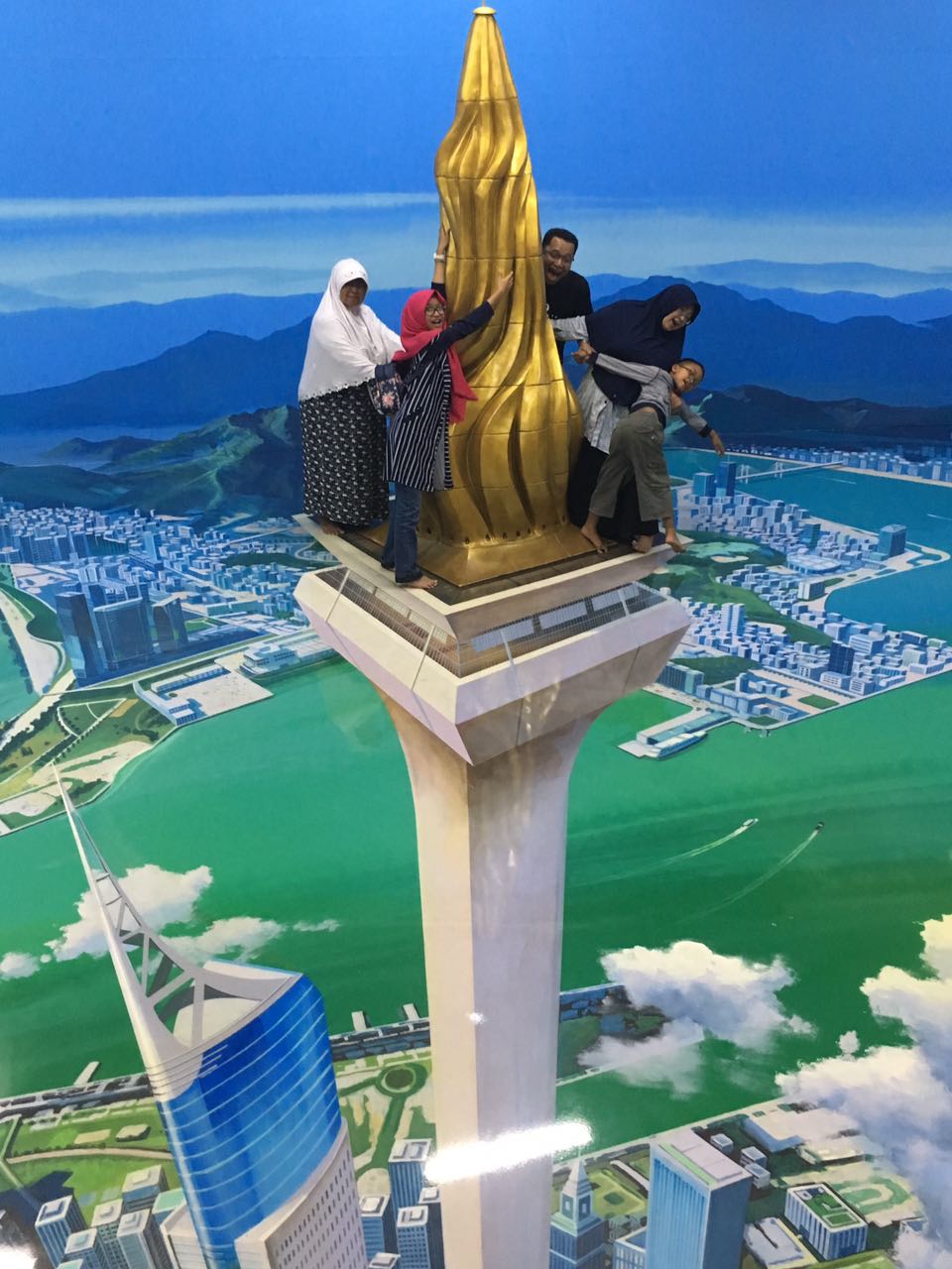 Ceritanya mau lihat kota Bandung dari atas Monas.
