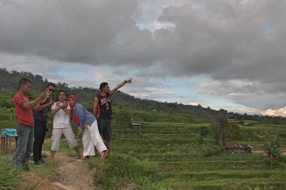 Tanya dengan Mbak dukun kapan hari baik piknik aka jalan-jalan.