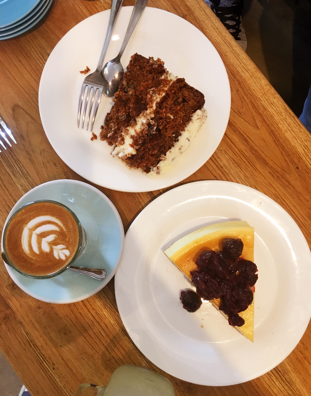 Carrot Caket vs Cheesecake with Cherry Jam.