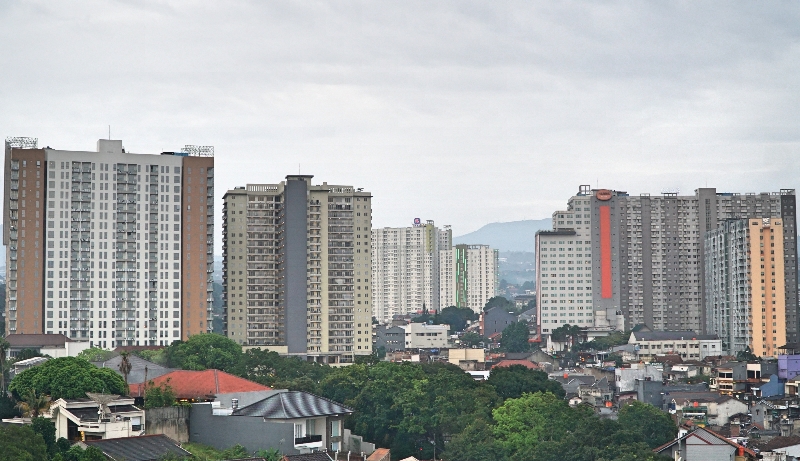 Pemandangan kota Bandung dari rooftop North Tower Grand Tjokro Premiere Hotel Bandung.