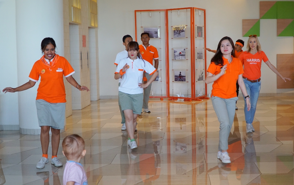 HARRIS move membuat sarapan lebih berwarna dan hari lebih bersemangat. Yuk Mang digoyang!