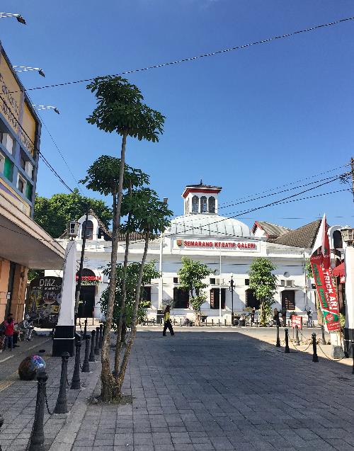 Buat yang hobi belanja kamu ke harus ke sana * nunjuk Semarang Kreatif Galeri* 