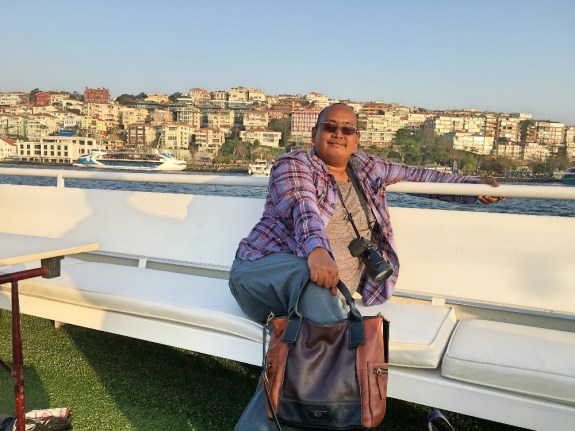 Jangan lupa tas kacamata biar makin kece kk