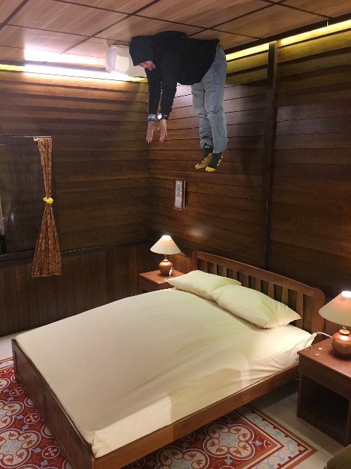 Setelah piknik dua bulan travel blogger ini merindukan tidur di langit-langit