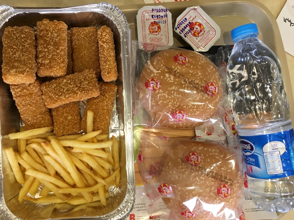 Ini paketan chicken nuget harganya sekitar 16 SAR, lumayan dimakan sekeluarga