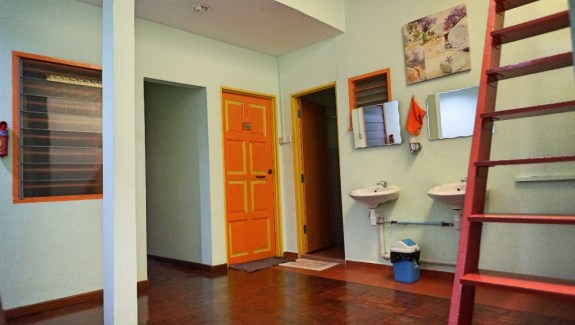 Kamar mandi bersama di lantai 2