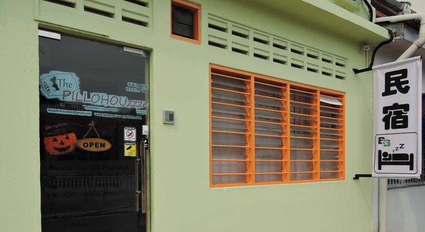 Pintu utama 