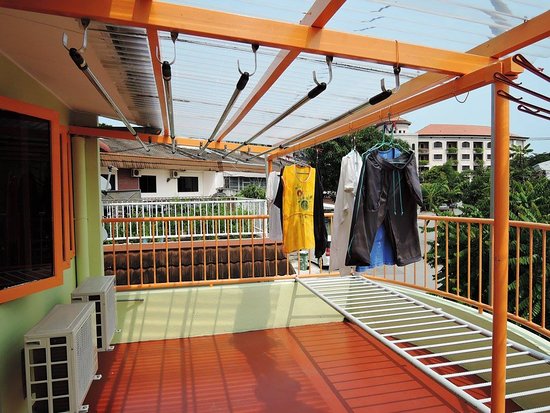 Lantai tiga tempat menjemur pakaian 