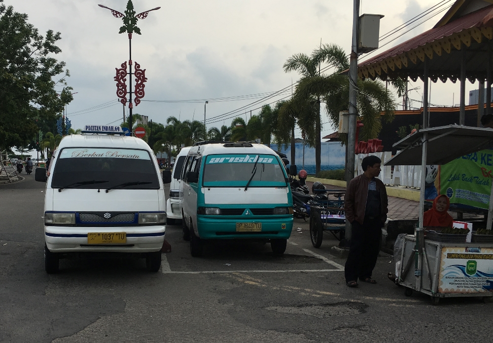 Harus naik angkot untuk sampai dipelabuhan Sri Bintan Pura Tanjung Pinang 