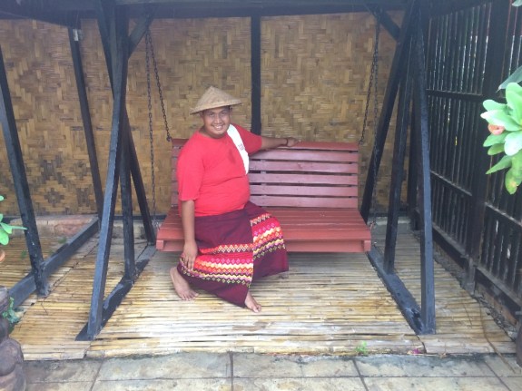 Tahu nggak sih topi yang saya pakai aslinya tutup kotak sampah