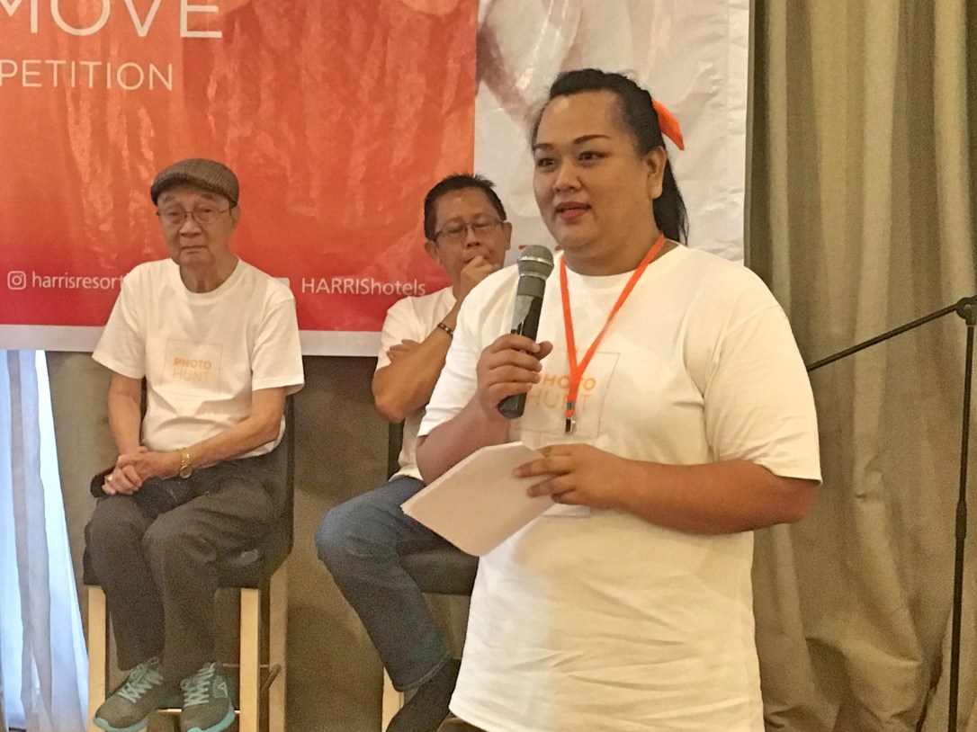 Mbak Dila membacakan peraturan lomba